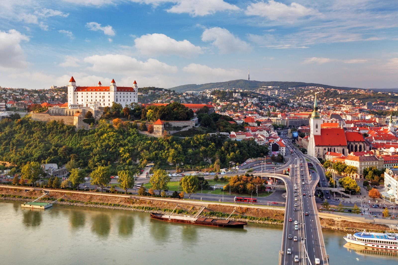 Bratislavský hrad nad Dunajom